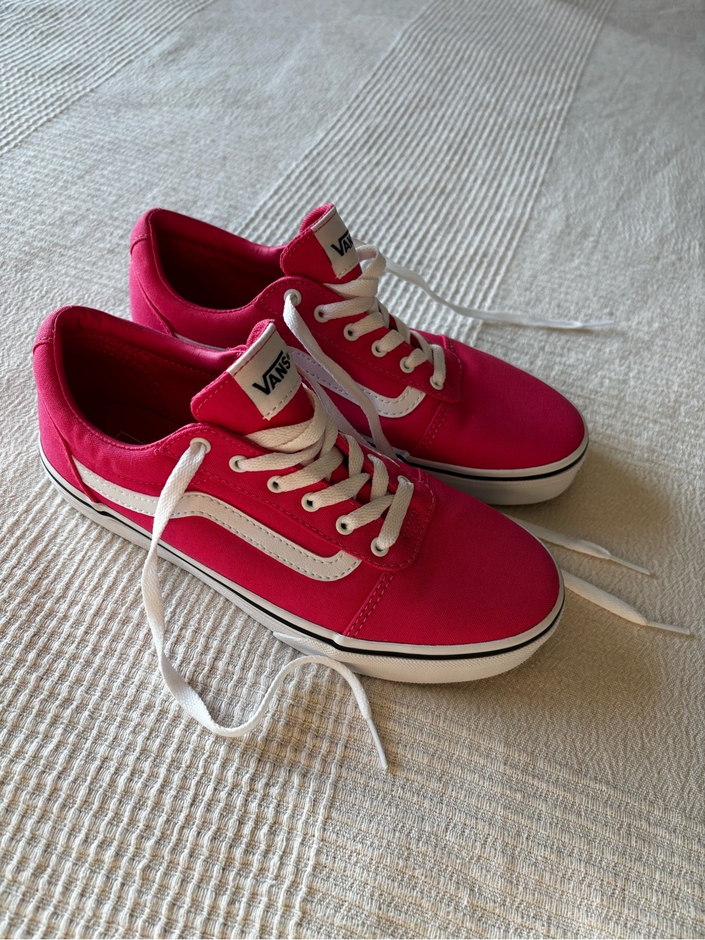 Vans Old Skool Youth Size 5 Hot Pink White Sneakers NEW